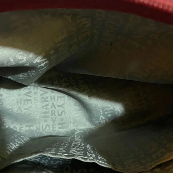 Harvey’s red original seatbelt shoulder handbag - Picture 11 of 13